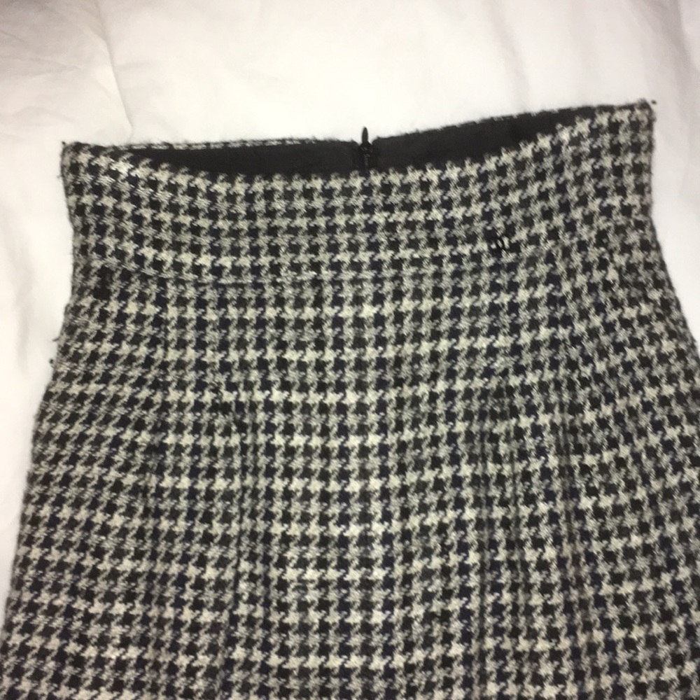 Chanel Houndstooth print skirt